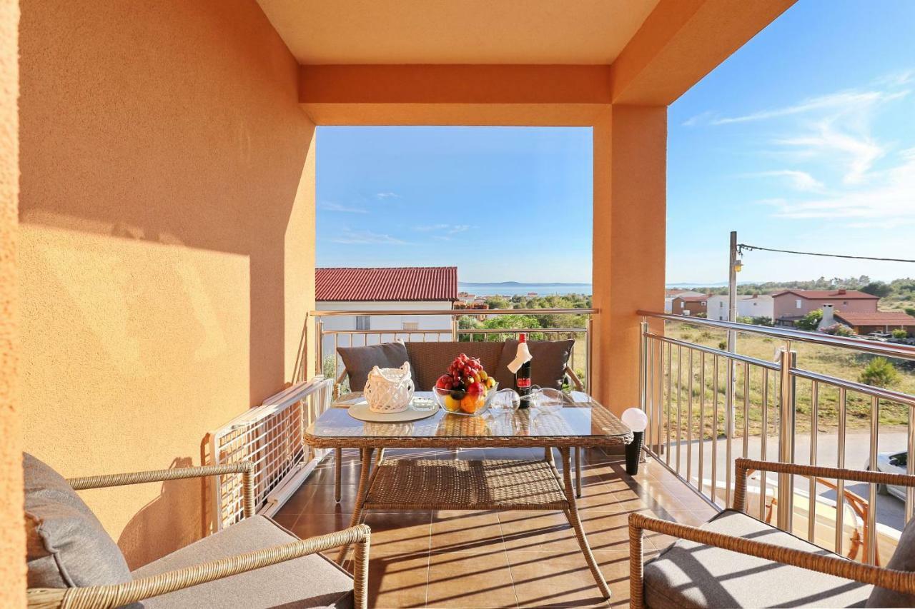 Nivel Apartment Vir