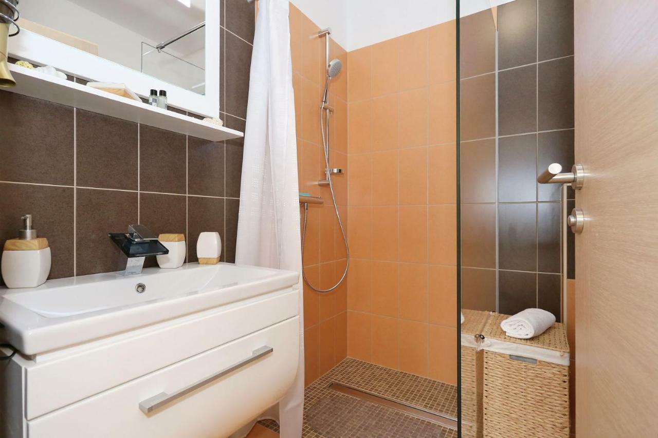 Nivel Apartment Vir
