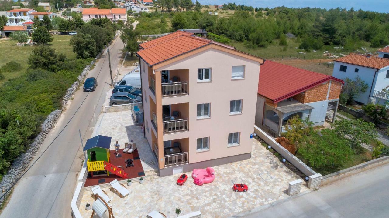 Nivel Apartment Vir